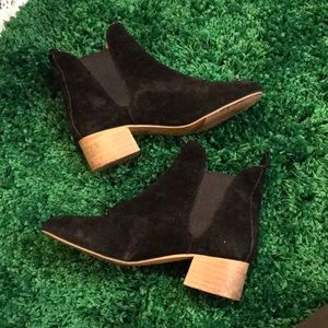 TOPSHOP CHELSEA BOOTS